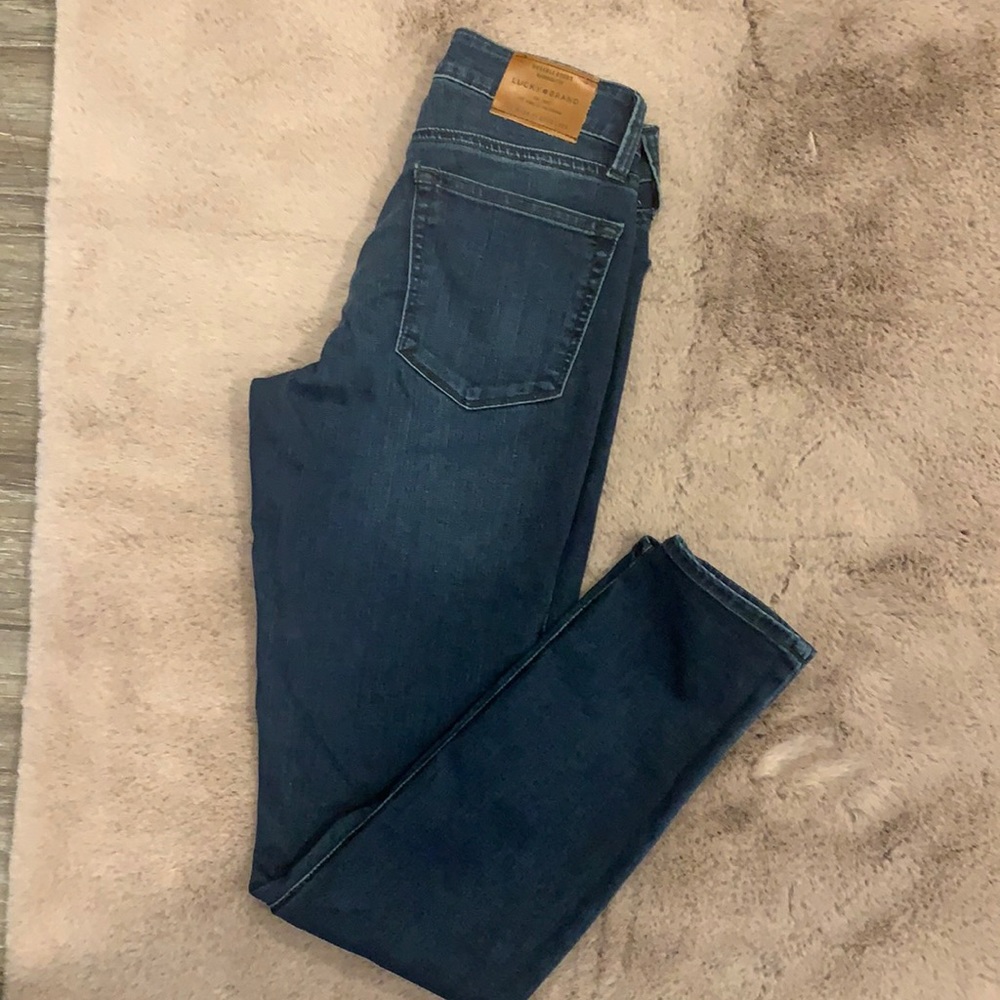 Lucky brand midrise skinny jeans, bundle items and get a discount 😀